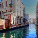 GRAND CANAL LOVE NEST#1 Grand Canal piano view!