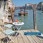 GRAND CANAL LOVE NEST#1 Grand Canal piano view!